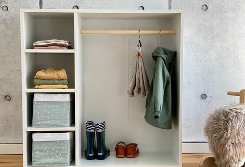 Montessori børnegarderobe, hvid