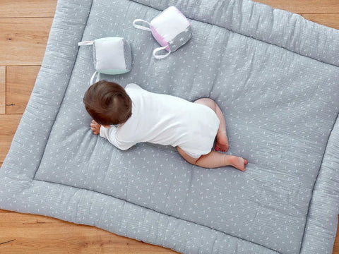 Ab wann fangen Kinder an zu krabbeln?