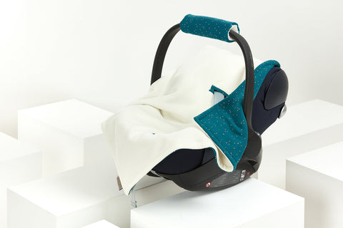 Babydecke für Babyschale Winter aus Musselin – Musselin goldene Punkte auf Petrol, Anwendung