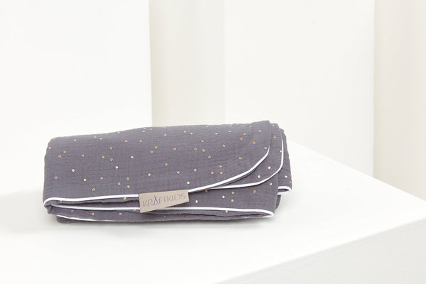 Babydecke Musselin Goldene Punkte Grau – Lifestyle