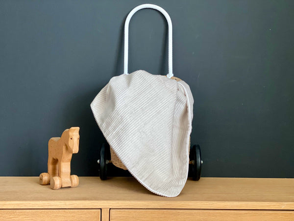 Babydecke Breitcord Beige Taupe – Lifestyle