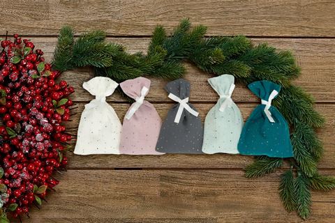 Adventskalender muslin gyldne prikker grøn gul pink hvid