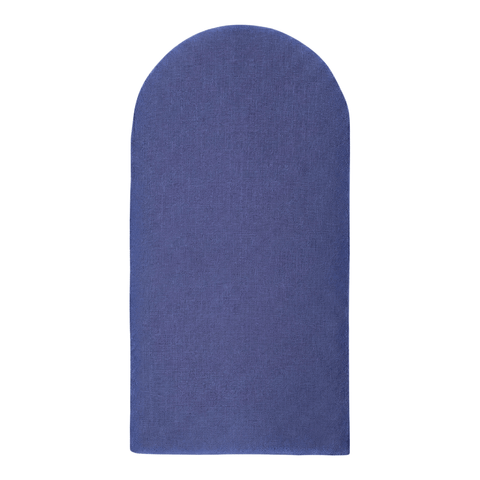 Das KraftKids Wandpaneel abgerundet Leinen ist ein schlichtes, dunkelblaues Paneel mit einer abgerundeten Oberseite und einer rechteckigen Unterseite aus Leinenstoff - ideal für Küchen, die minimalistisches Design bevorzugen.