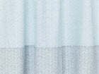 Die KraftKids Gardinen "weiße Feder Muster auf Blau" ist eine zartblaue Gardine mit zarten weißen Federmustern, hergestellt aus 100% Baumwolle, ideal für Kinderzimmer oder Babyzimmer.
