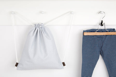 Gymnastiktaske små blade lysegrå på hvidt