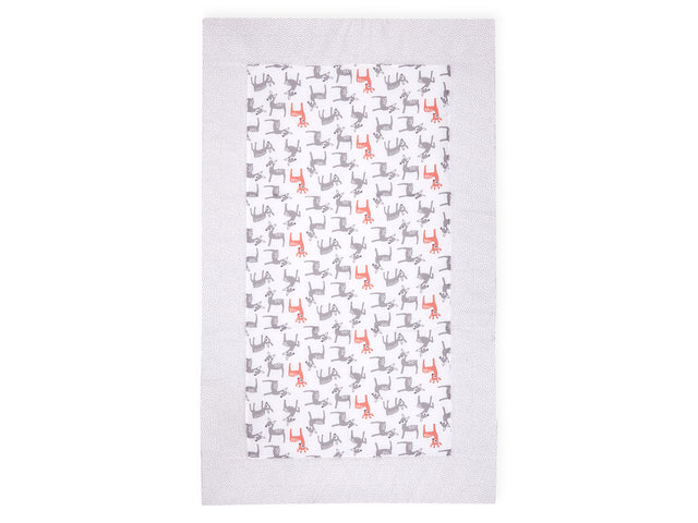 Sengetæppe små fawns grå orange på hvidt