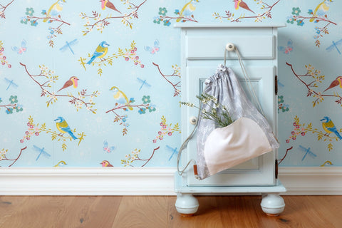 Gymtaske hvide pile på grå