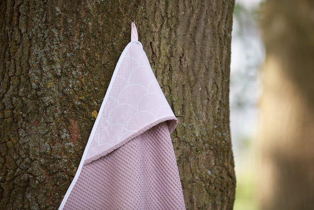 Hætte håndklæde hvide halvcirkler på pastel pink vaffel piqué pink