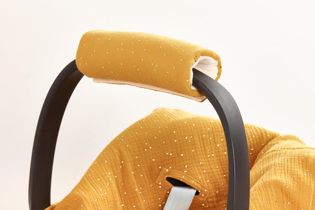 Armbeskytter babysæde muslin gyldne prikker på gul