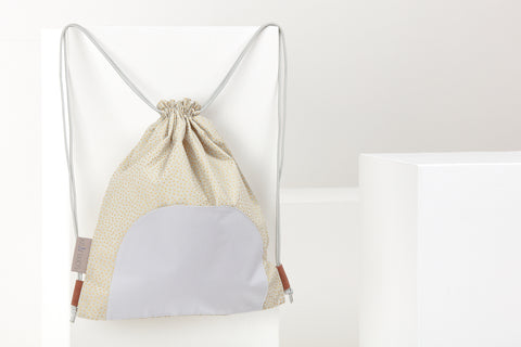 Gymnastiktaske gyldne uregelmæssige prikker på olivengrøn