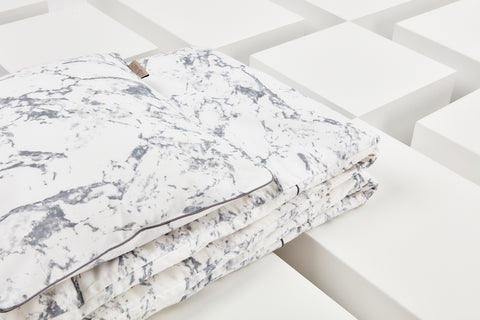 Sengesæt i hvid marmor