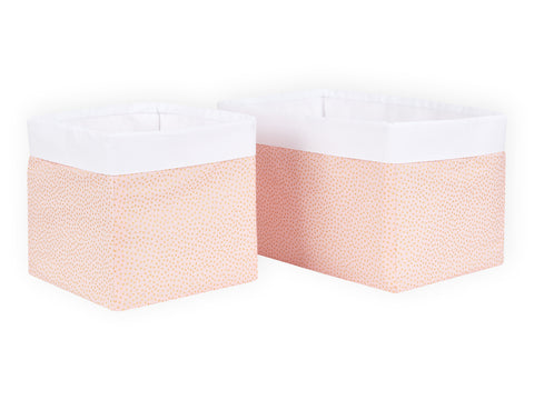 Kop med gyldne uregelmæssige prikker på pink