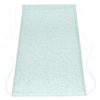 Eine grüne rechteckige Schürze mit goldenen Punkten aus Musselin-Stoff von KraftKids (Sonnensegel Musselin goldene Punkte auf Grün) ist mit vier weißen Trägern versehen und wird auf weißem Hintergrund gezeigt.